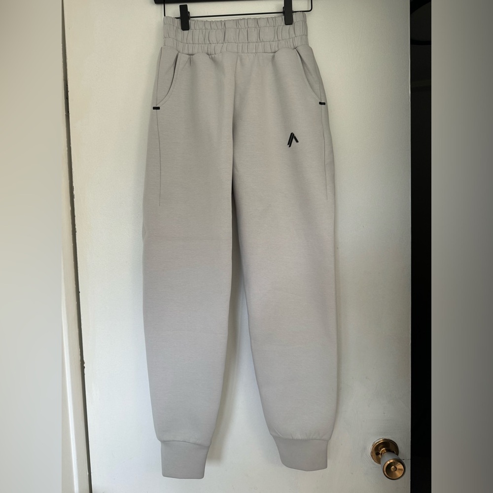 Alphalete - ELMTS Relaxed Jogger - Oyster Grey
